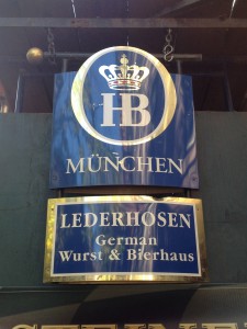 Gern gegessen und getrunken: Wurst und Bier aus Germany.