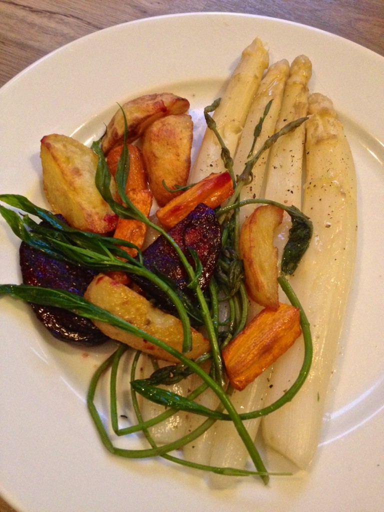 Spargel, Hopfen und Goldrute (Copyright: wilderwegesrand.de)